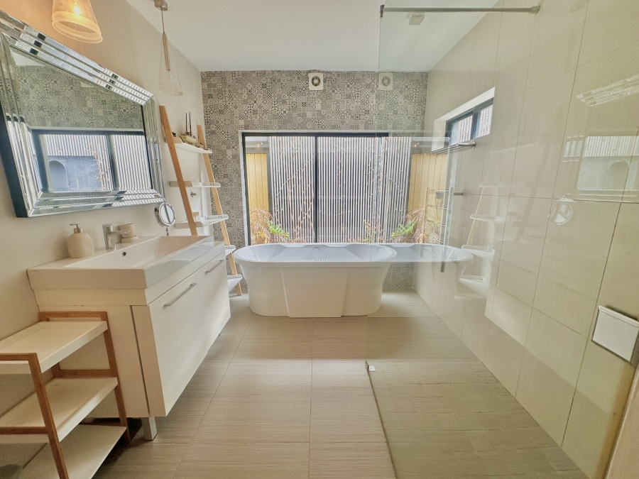 To Let 2 Bedroom Property for Rent in Green Point Western Cape